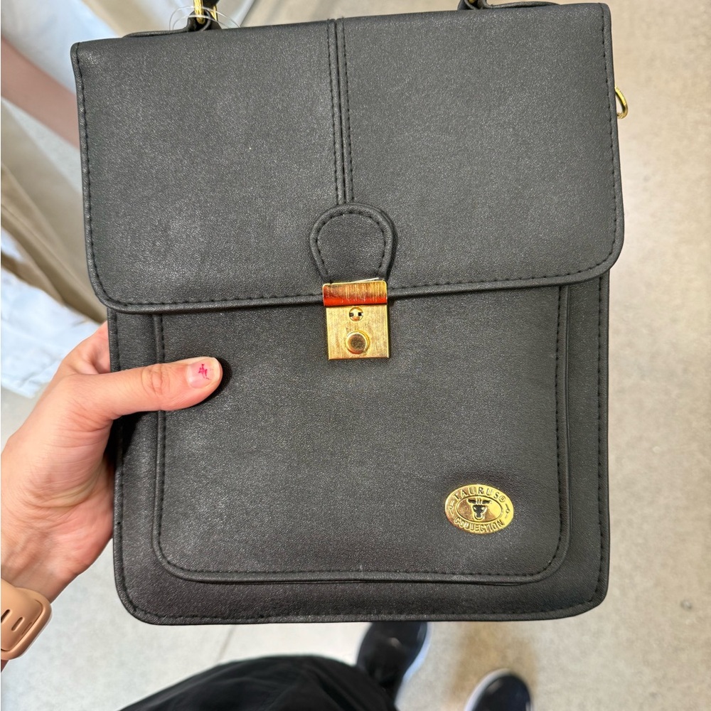 Elegant Black Messenger Bag